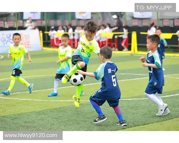 足球明星的魅力外表与个性风采的完美结合探讨