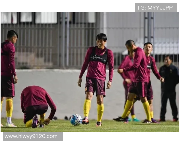 南京足球队在世界锦标赛中的默契配合与战术分析 南京足球队在世界锦标赛中的默契配合与战术分析